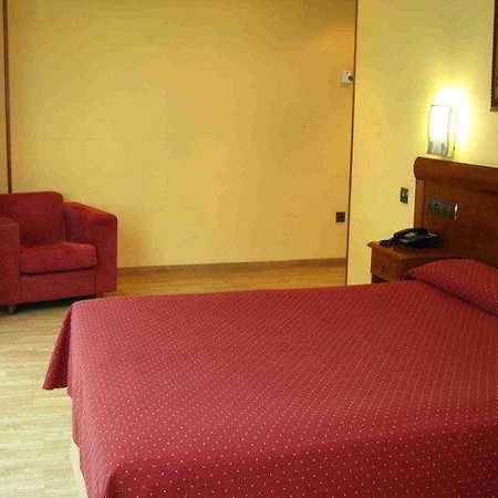 Longoria Avenida Hotel El Berron Room photo