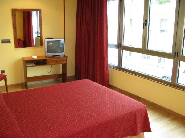 Longoria Avenida Hotel El Berron Room photo