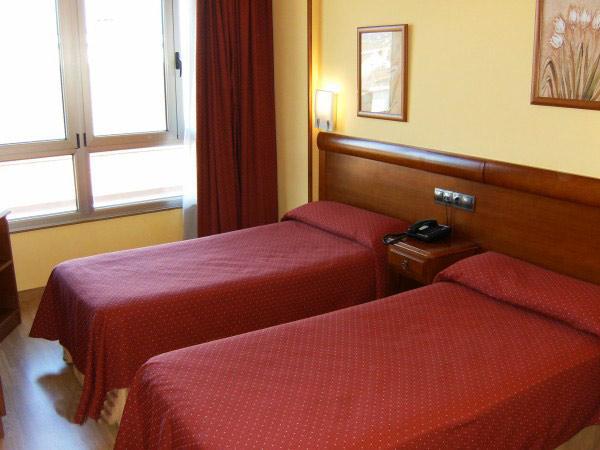 Longoria Avenida Hotel El Berron Room photo