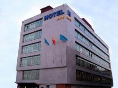 Longoria Avenida Hotel El Berron Exterior photo